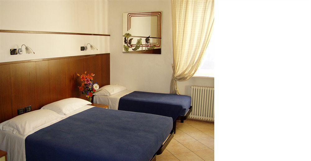 Hotel Paradise Airport Forli Exterior photo