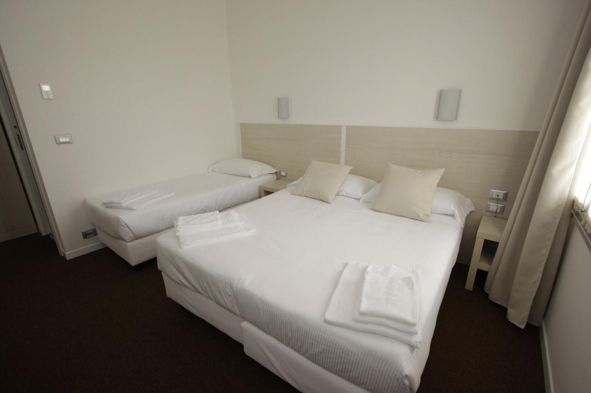 Hotel Paradise Airport Forli Exterior photo