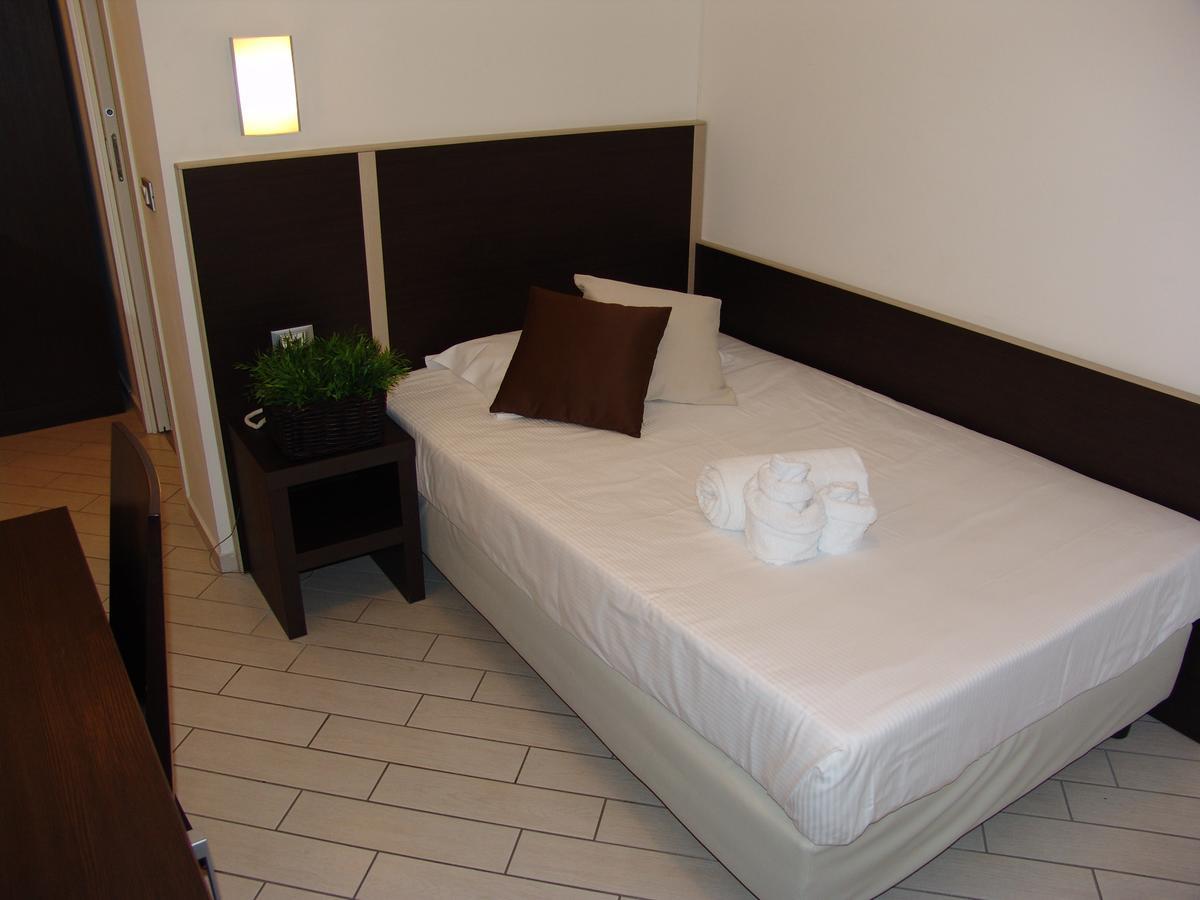 Hotel Paradise Airport Forli Exterior photo